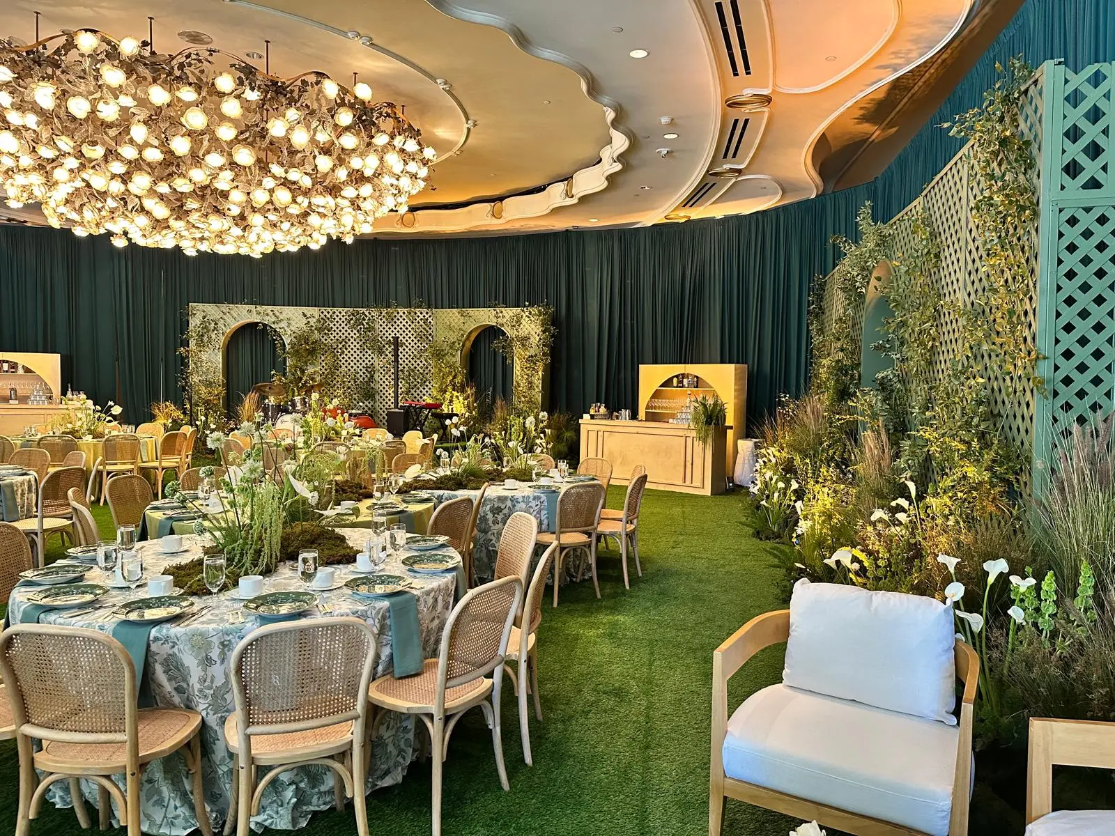Lauren & Ariel Toast At The Beverly Hills Hotel